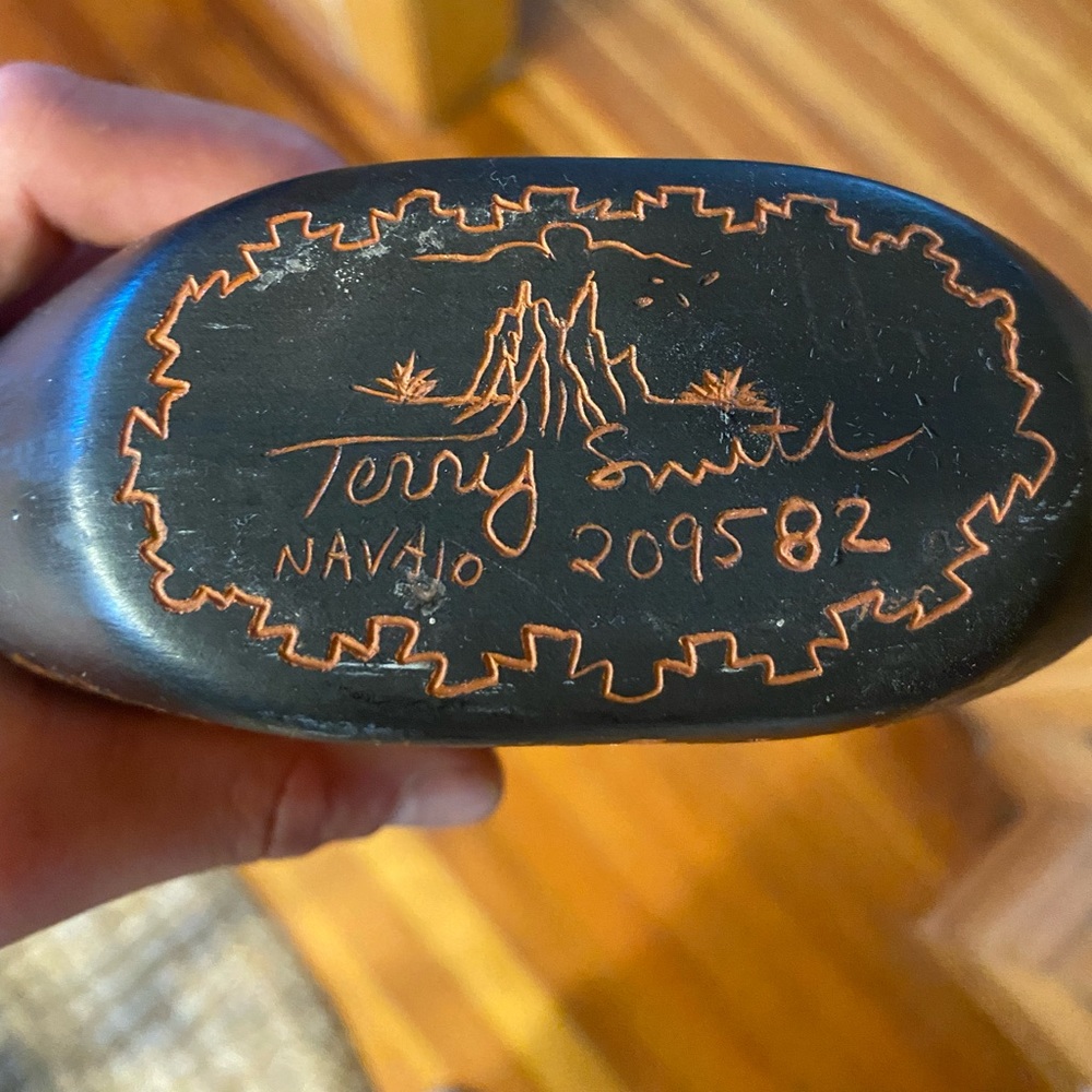 Terry Smith Authentic Navajo Terracotta Pottery - Picture 3 of 3